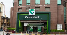 vững vàng vị trí doanh nghiệp niêm yết lớn nhất Việt Nam, Cổ phiếu Vietcombank lên cao kỷ lục