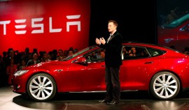 công nhân ôtô Mỹ đình công Tesla hưởng lợi